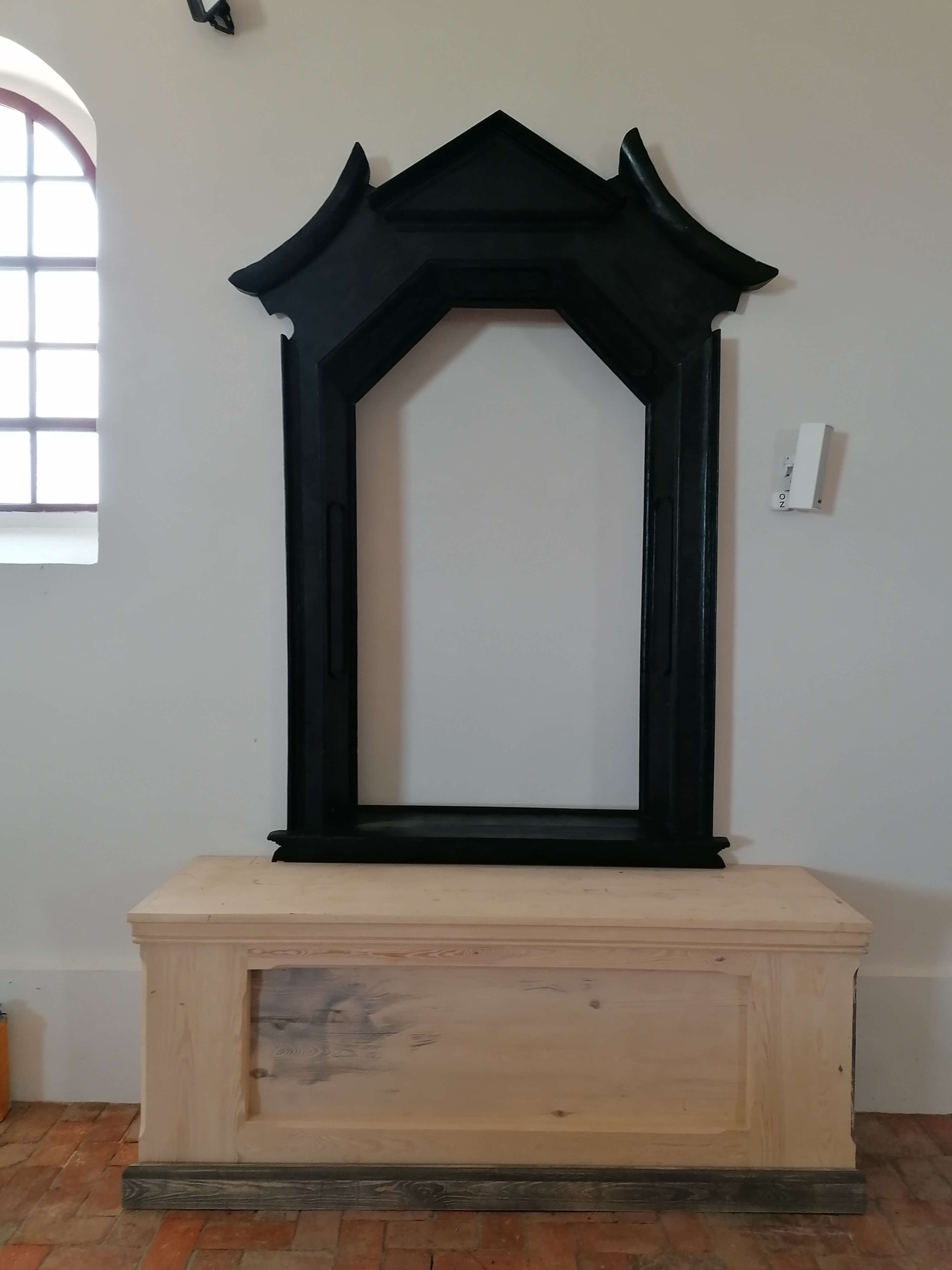 rekonstrukcja mensy i renowacja bocznych oątarzy